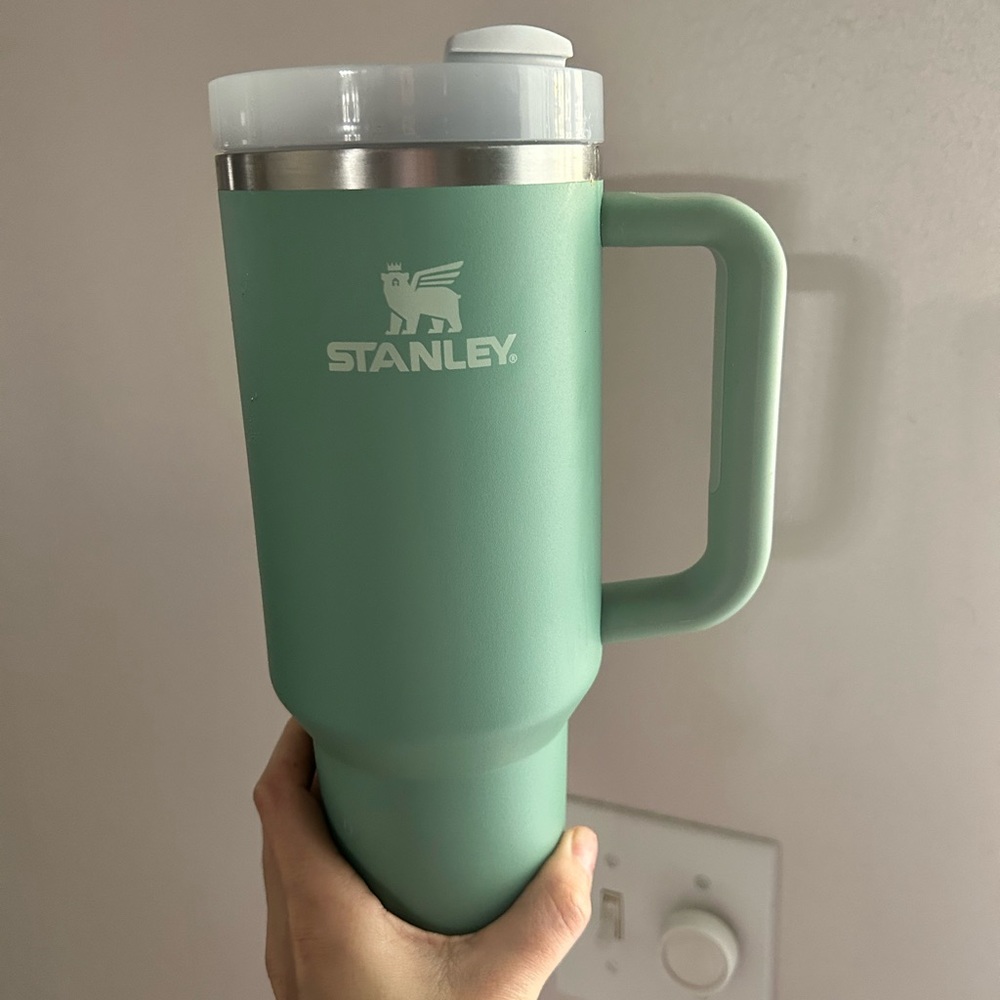 Stanley tumbler green 40 Oz- used- no straw